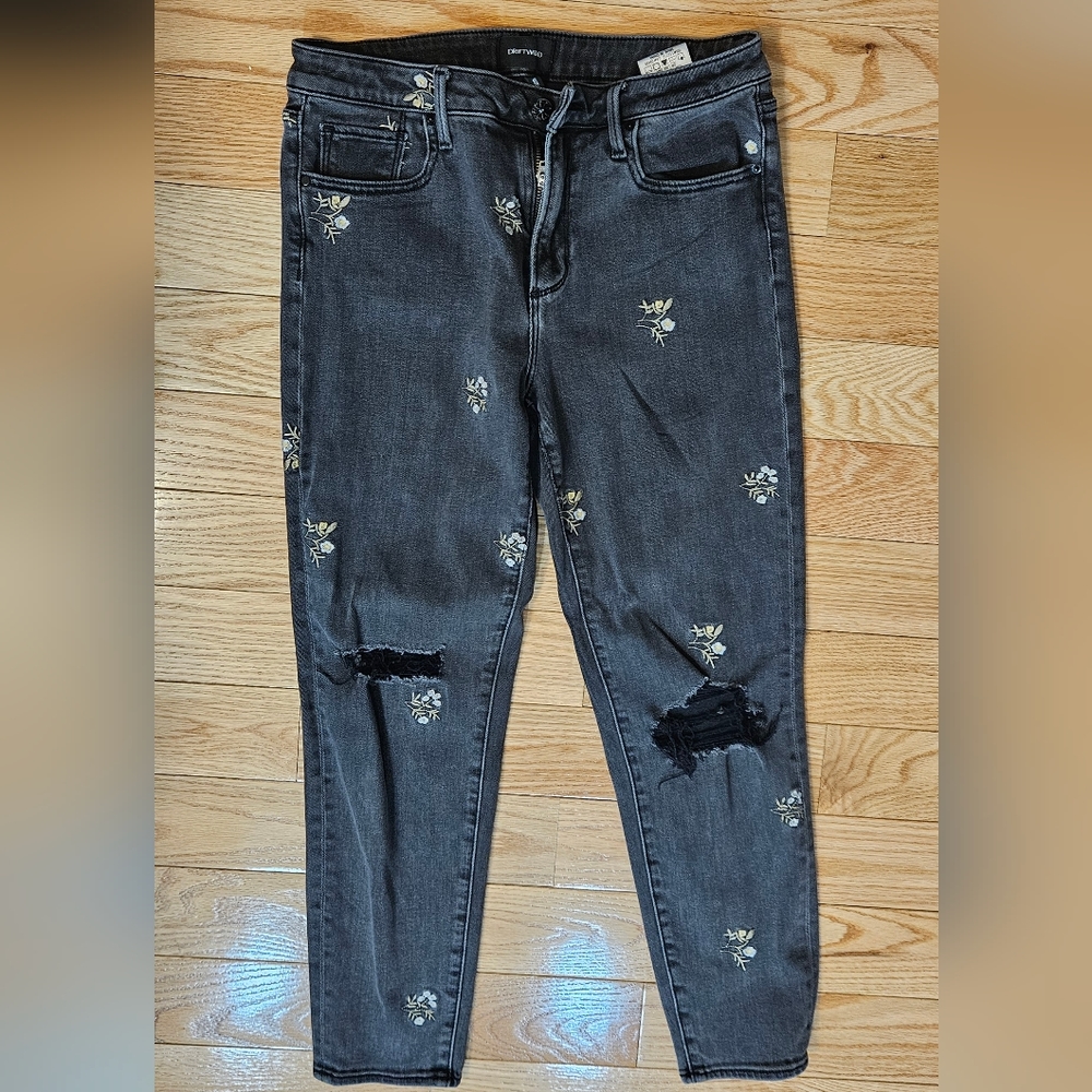Driftwood Floral Embroidered Skinny Ripped Jeans W: 28 L: 27